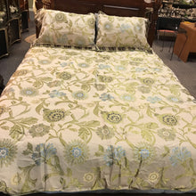 Load image into Gallery viewer, 4 Piece King Comforter Set Green/Brown(108x90)
