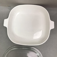 Load image into Gallery viewer, Corning Ware Blue Cornflower 10" Casserole / Baking Dish w/ Lid (~2x10x9.75)
