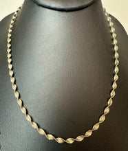 Load image into Gallery viewer, Vintage Italian Sterling Twist Chain (18")
