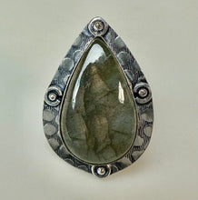 Load image into Gallery viewer, Silver Plated Labradorite Ring sz 9

