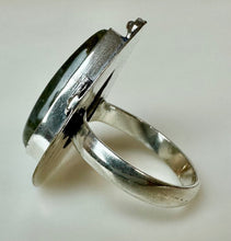 Load image into Gallery viewer, Silver Plated Labradorite Ring sz 9
