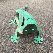 Load image into Gallery viewer, Large Metal Rustic Green Gecko Outdoor Yard Art (39")
