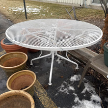 Load image into Gallery viewer, Patio Table (26x47x47)
