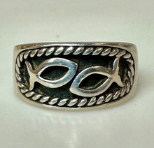 Load image into Gallery viewer, Vintage Sterling Premier Designs Creed Two Fish Ring sz 6
