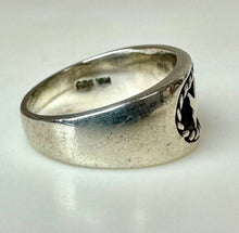 Load image into Gallery viewer, Vintage Sterling Premier Designs Creed Two Fish Ring sz 6
