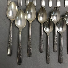 Load image into Gallery viewer, Oneida Oakleigh Partial Silverplate Flatware Set (29pc)
