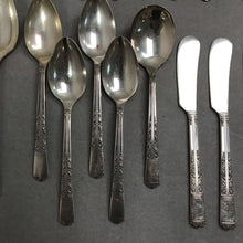 Load image into Gallery viewer, Oneida Oakleigh Partial Silverplate Flatware Set (29pc)

