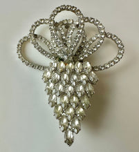 Load image into Gallery viewer, Vintage Crystal Rhinestone Strawberry Brooch Pin (2.75")
