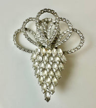 Load image into Gallery viewer, Vintage Crystal Rhinestone Strawberry Brooch Pin (2.75")

