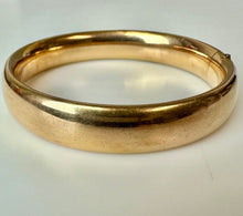 Load image into Gallery viewer, Antique Victorian MS&amp;C Gold Filled Etched Floral Repousse Hinged Bangle Bracelet (7" Inside Circumference)
