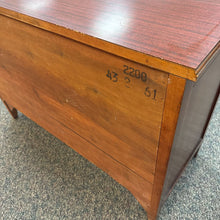 Load image into Gallery viewer, Mahagony 4 Drawer Dresser (32x44x19)
