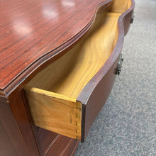 Load image into Gallery viewer, Mahagony 4 Drawer Dresser (32x44x19)
