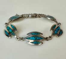 Load image into Gallery viewer, Vintage Taxco Mexico Double Leaf Sterling Turquoise Chip Inlay Link 7" Bracelet (25.4g)
