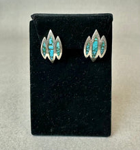 Load image into Gallery viewer, Vintage Taxco Mexico Double Leaf Sterling Turquoise Chip Inlay 1" Stud Earrings
