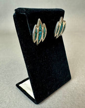 Load image into Gallery viewer, Vintage Taxco Mexico Double Leaf Sterling Turquoise Chip Inlay 1" Stud Earrings
