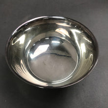 Load image into Gallery viewer, Wm Rogers Paul Revere Reproduction Silverplate Round Serving Bowl (9”)
