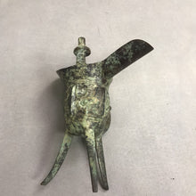 Load image into Gallery viewer, Chinese Bronze Ritual Jue Wine Vessel Cup Tri Pod Handle (5")
