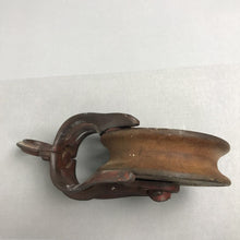 Load image into Gallery viewer, Antique Hudson MFG Co. Hay Loft Pulley Mall 823 (12")
