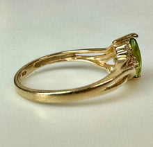 Load image into Gallery viewer, 10K Gold Peridot Ring sz 7 (2.0g)

