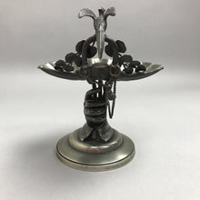 Load image into Gallery viewer, Wilcox Silverplate Shell with Bird on Hand Calling Card Holder (7")
