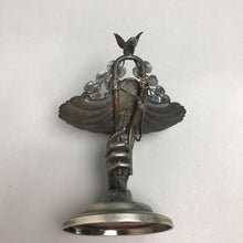 Load image into Gallery viewer, Wilcox Silverplate Shell with Bird on Hand Calling Card Holder (7")
