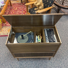 Load image into Gallery viewer, Grundig Stereo AS IS (31x32x15)
