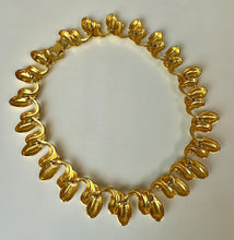 Load image into Gallery viewer, Vintage Modernist Goldtone Petal Link Statement Collar Necklace (18")
