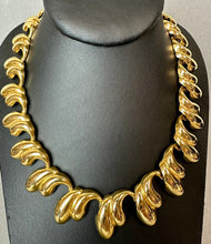 Load image into Gallery viewer, Vintage Modernist Goldtone Petal Link Statement Collar Necklace (18")
