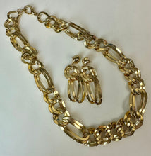 Load image into Gallery viewer, Vintage Goldtone Chunky Double Twisted Link Necklace &amp; Earrings Set (20,2.5")
