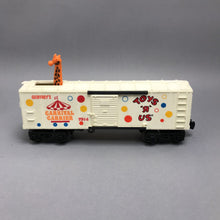 Load image into Gallery viewer, Lionel #7914 Geoffrey's Carnival Carrier Toys "R" Us Giraffe Box Car (As-Is) (~8.5")
