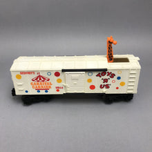 Load image into Gallery viewer, Lionel #7914 Geoffrey's Carnival Carrier Toys "R" Us Giraffe Box Car (As-Is) (~8.5")
