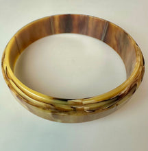 Load image into Gallery viewer, Vintage Step Carved Marbled Brown &amp; Cream Bakelite Bangle Bracelet (8" Inside Circumference)
