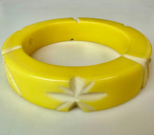 Load image into Gallery viewer, Vintage Yellow &amp; White Carved Lucite Tiki Bangle Bracelet (8" Inside Circumference)
