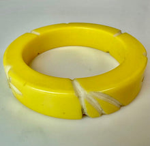 Load image into Gallery viewer, Vintage Yellow &amp; White Carved Lucite Tiki Bangle Bracelet (8" Inside Circumference)
