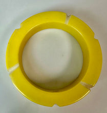 Load image into Gallery viewer, Vintage Yellow &amp; White Carved Lucite Tiki Bangle Bracelet (8" Inside Circumference)
