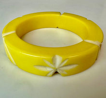 Load image into Gallery viewer, Vintage Yellow &amp; White Carved Lucite Tiki Bangle Bracelet (8" Inside Circumference)
