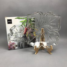 Load image into Gallery viewer, Mikasa 'Flores' Flower-Shaped Glass Serving Platter (2.5x10x11.25)
