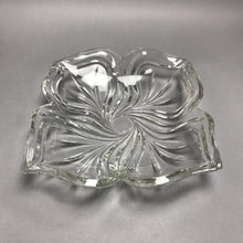 Load image into Gallery viewer, Mikasa 'Flores' Flower-Shaped Glass Serving Platter (2.5x10x11.25)
