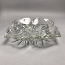 Load image into Gallery viewer, Mikasa 'Flores' Flower-Shaped Glass Serving Platter (2.5x10x11.25)
