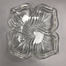 Load image into Gallery viewer, Mikasa 'Flores' Flower-Shaped Glass Serving Platter (2.5x10x11.25)

