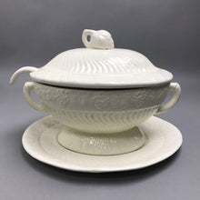 Load image into Gallery viewer, Vintage California Pottery #783 White 4pc Soup Tureen Swirled w/Grapes (5x10x8)
