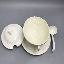 Load image into Gallery viewer, Vintage California Pottery #783 White 4pc Soup Tureen Swirled w/Grapes (5x10x8)
