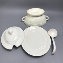 Load image into Gallery viewer, Vintage California Pottery #783 White 4pc Soup Tureen Swirled w/Grapes (5x10x8)
