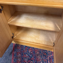 Load image into Gallery viewer, Shelf / Cabinet (77x33x18)
