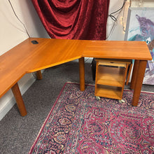 Load image into Gallery viewer, Wood Desk "L" Shape (28x92x64)
