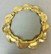 Load image into Gallery viewer, Vintage Goldtone Modernist Statement Collar Necklace (21")
