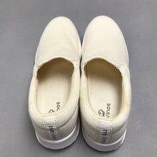 Load image into Gallery viewer, NEW Merinos Cream Slip On Shoes Size 8
