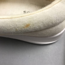 Load image into Gallery viewer, NEW Merinos Cream Slip On Shoes Size 8
