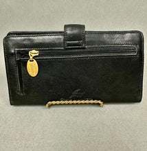 Load image into Gallery viewer, Stone Mountain Black Smooth Leather Card Organizer Wallet (4x7")
