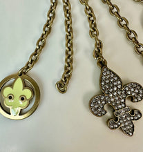 Load image into Gallery viewer, Kathy Van Zeeland Bronze Fleur de Lis Charms Chain Keychain Bag Clip (8")

